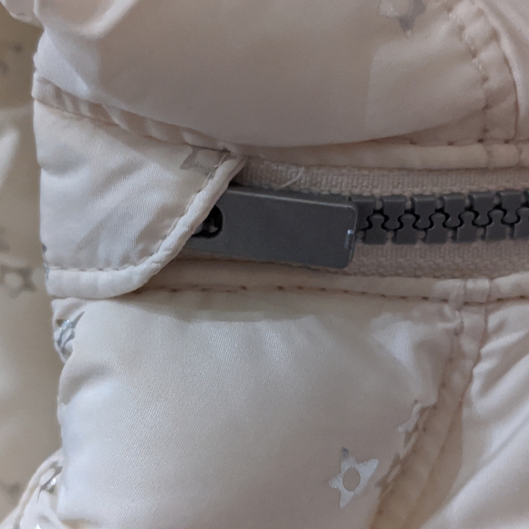 Girls white puff vest - Picture 4 of 6